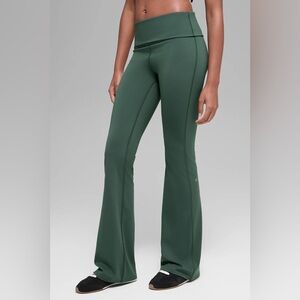 Alo Yoga | NWT! Softsculpt 7/8 Fold Over Flare Legging - clover green